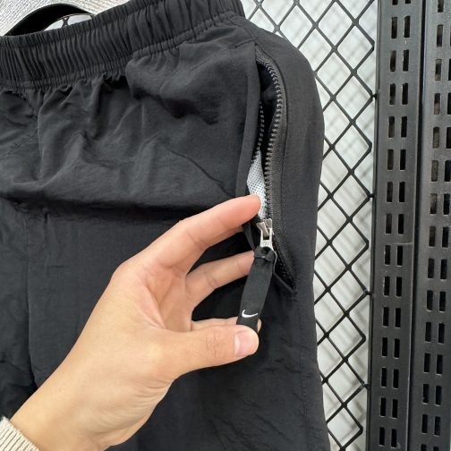SHORT NIKE PRETO COM BOLSO - Image 3
