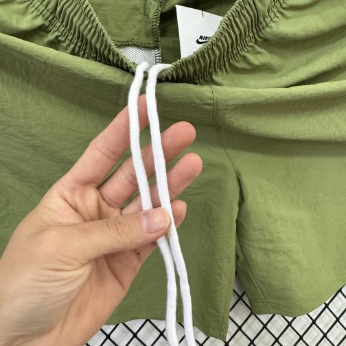 SHORT NIKE VERDE COM BOLSOO - Image 3